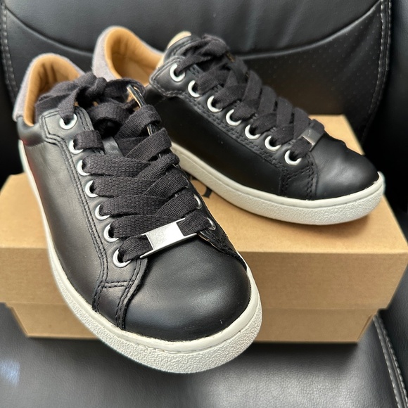 NIB! UGG Women's Casual Chrome Toe Sneaker Milo In Black Leather Size US5/EU36 - Picture 2 of 10